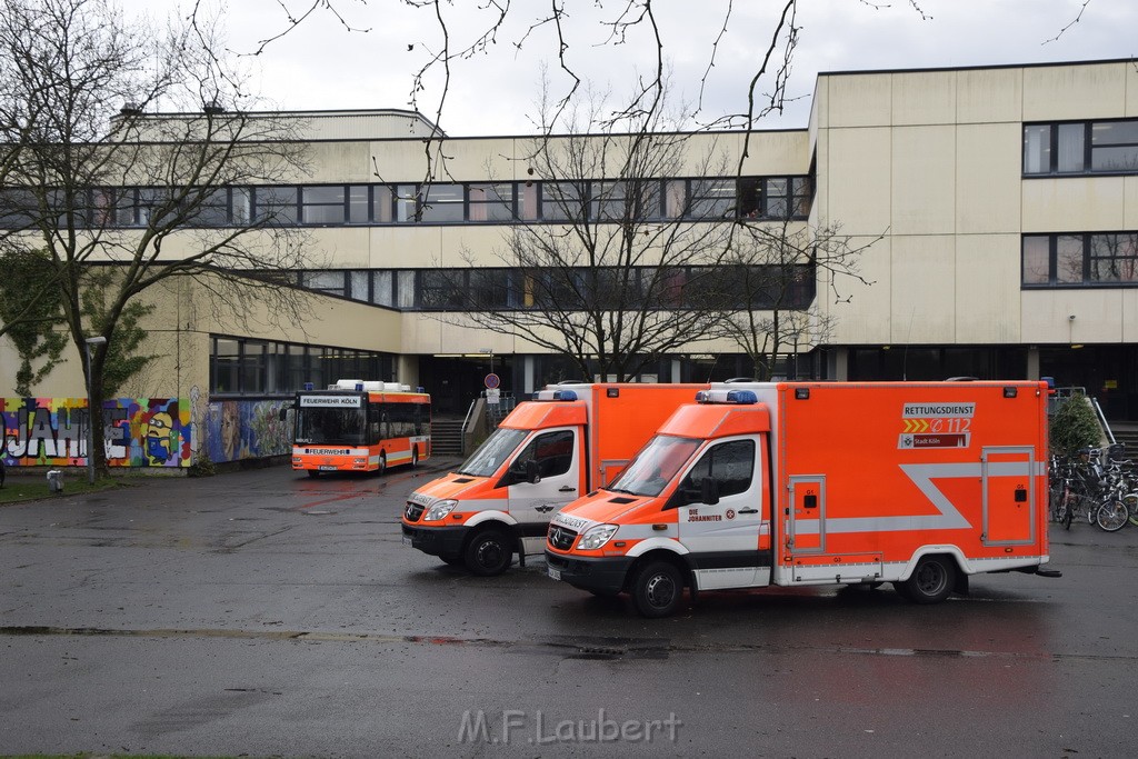 Einsatz BF Koeln Schule Burgwiesenstr Koeln Holweide P006.JPG - Miklos Laubert